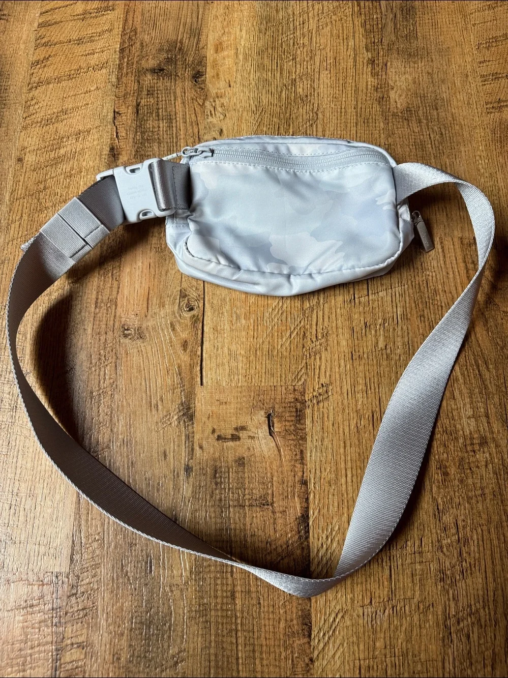 Lululemon Athletica Silver Camo Crossbody Everywhere Belt Bag NWOT ✨